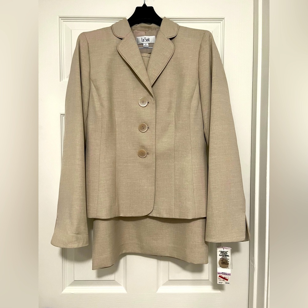NWT Le Suit 2 PC Blazer and Skirt
